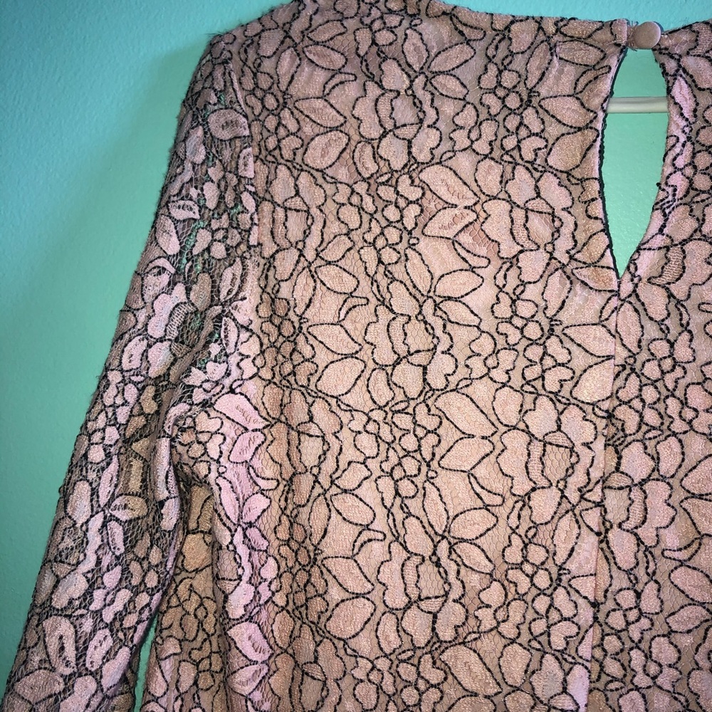 NWT Blush colored V-neck stitched ling sleeve blouse - Picture 4 of 9